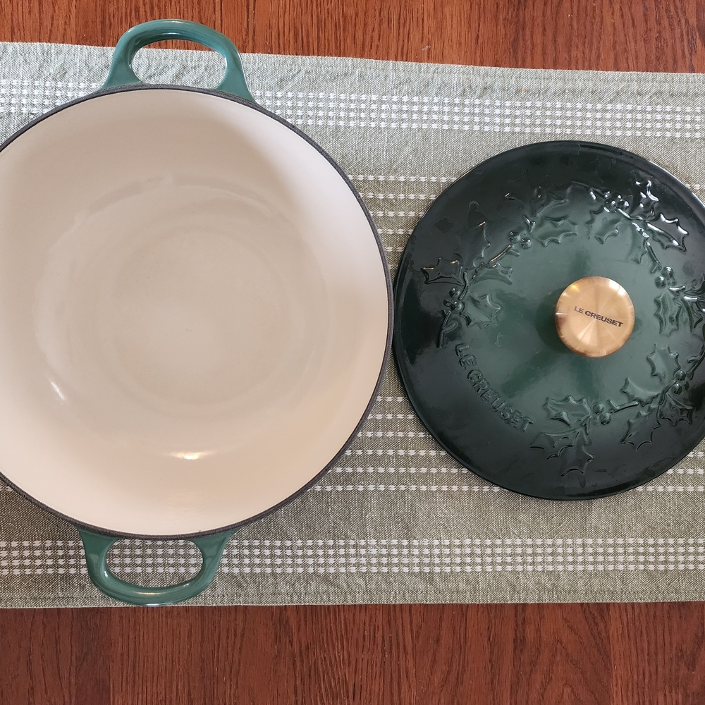 Le Creuset Holly Collection Soup Pot - Artichaut Green 4.5qt Dutch Oven - Picture 8 of 9